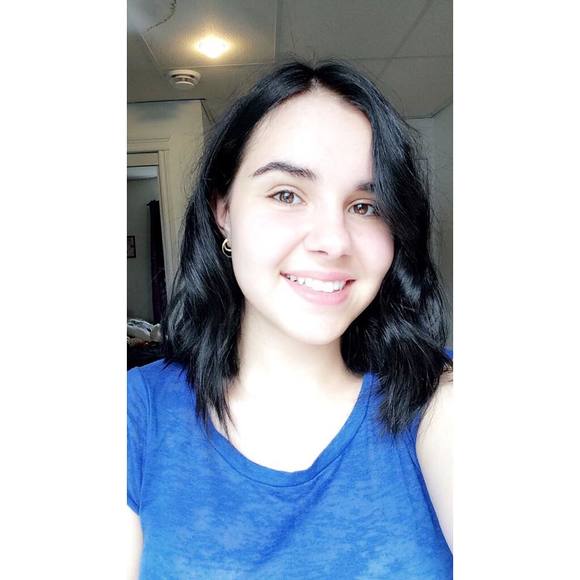 Meet your Posher, Stéphanie - Picture 1 of 1